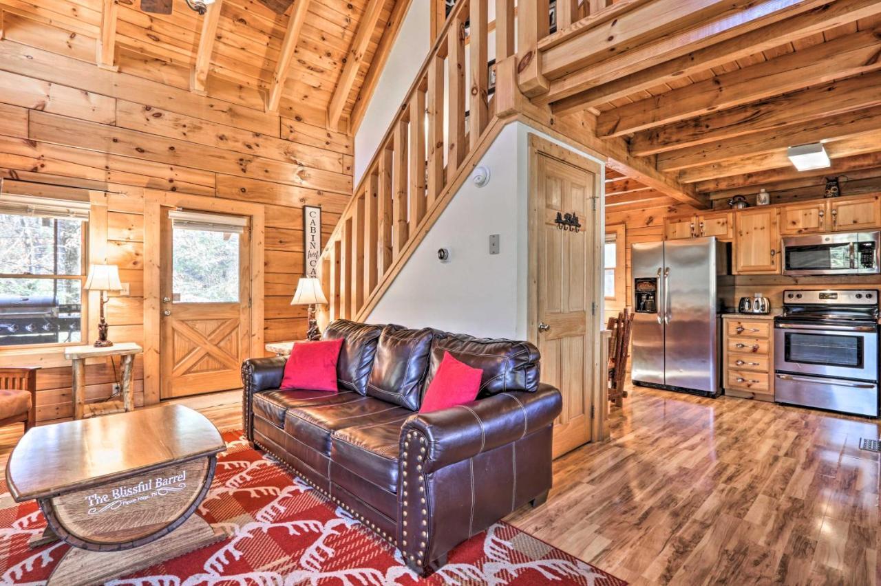Cozy Cabin With Hot Tub In The Heart Of Pigeon Forge Villa Exterior photo