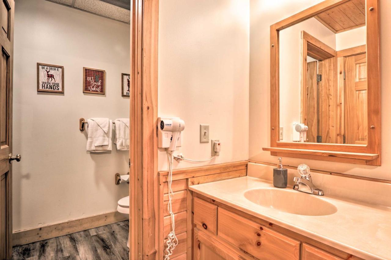 Cozy Cabin With Hot Tub In The Heart Of Pigeon Forge Villa Exterior photo